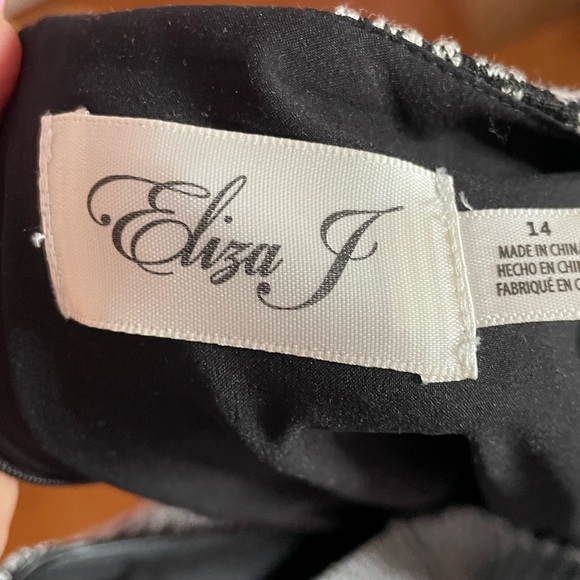 Eliza J Black and White Textured Midi Dress - Picture 5 of 6